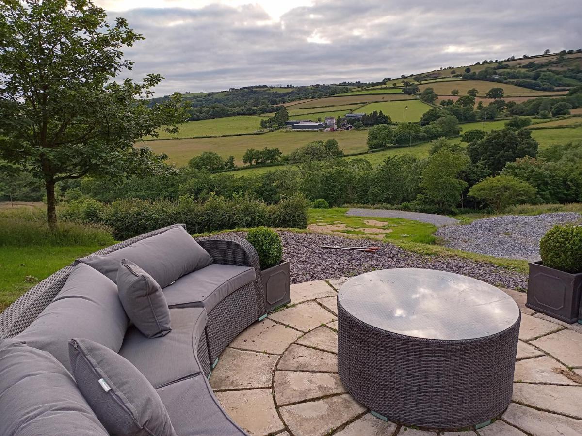Oak Tree Farm Hotell Llanfynydd Exteriör bild
